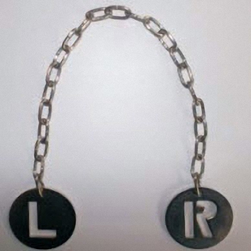 Buchstabenschablonen L oder R am Kettchen